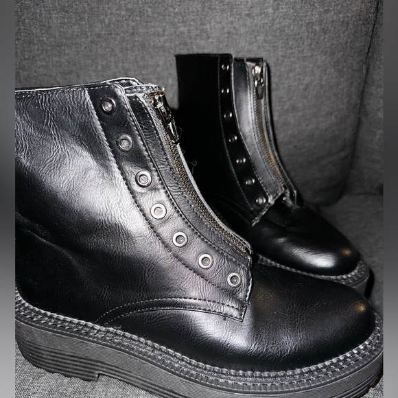 bershka zip front chelsea boot in black